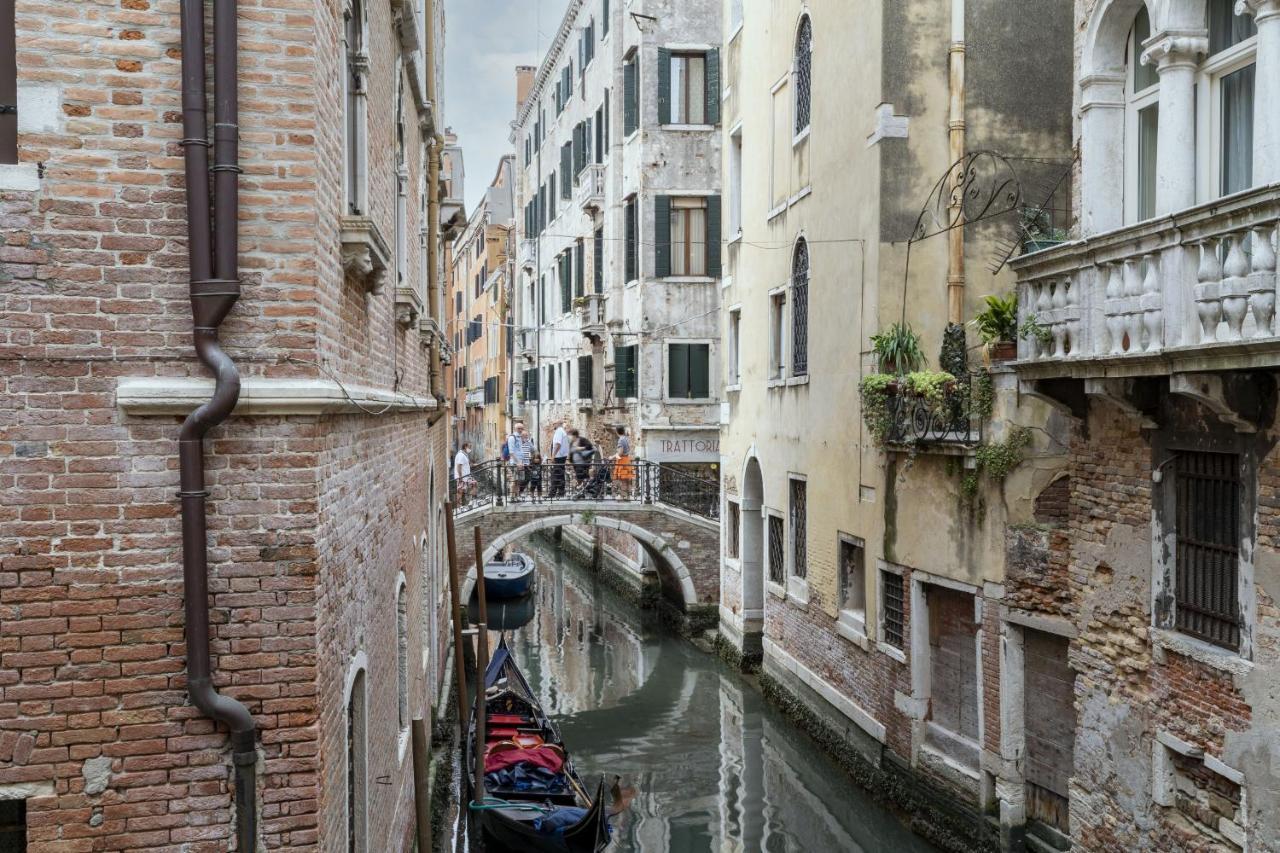 Gondola Luxury - Campo Santi Filippo E Giacomo By Wonderful Italy ヴェネツィア エクステリア 写真